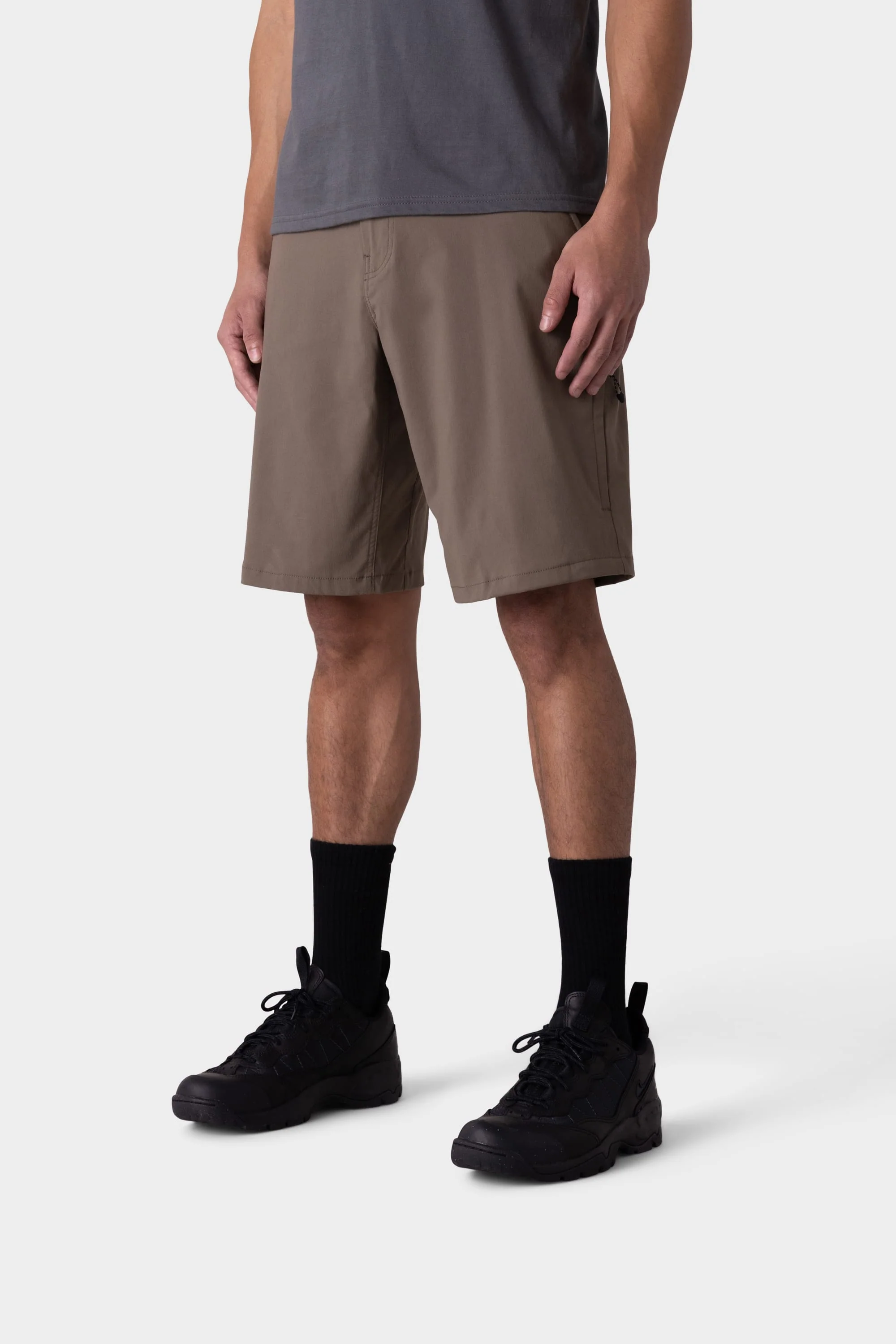 686 Everywhere Hybrid Short Relaxed Fit - Tobacco - Image 4