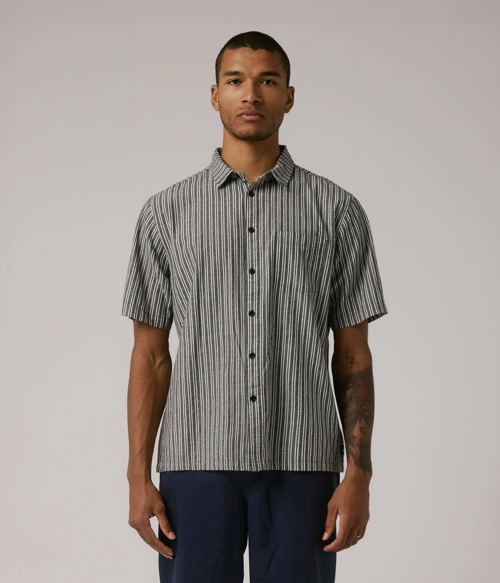 FORMER REYNOLDS STRIPE SS SHIRT - BLACK
