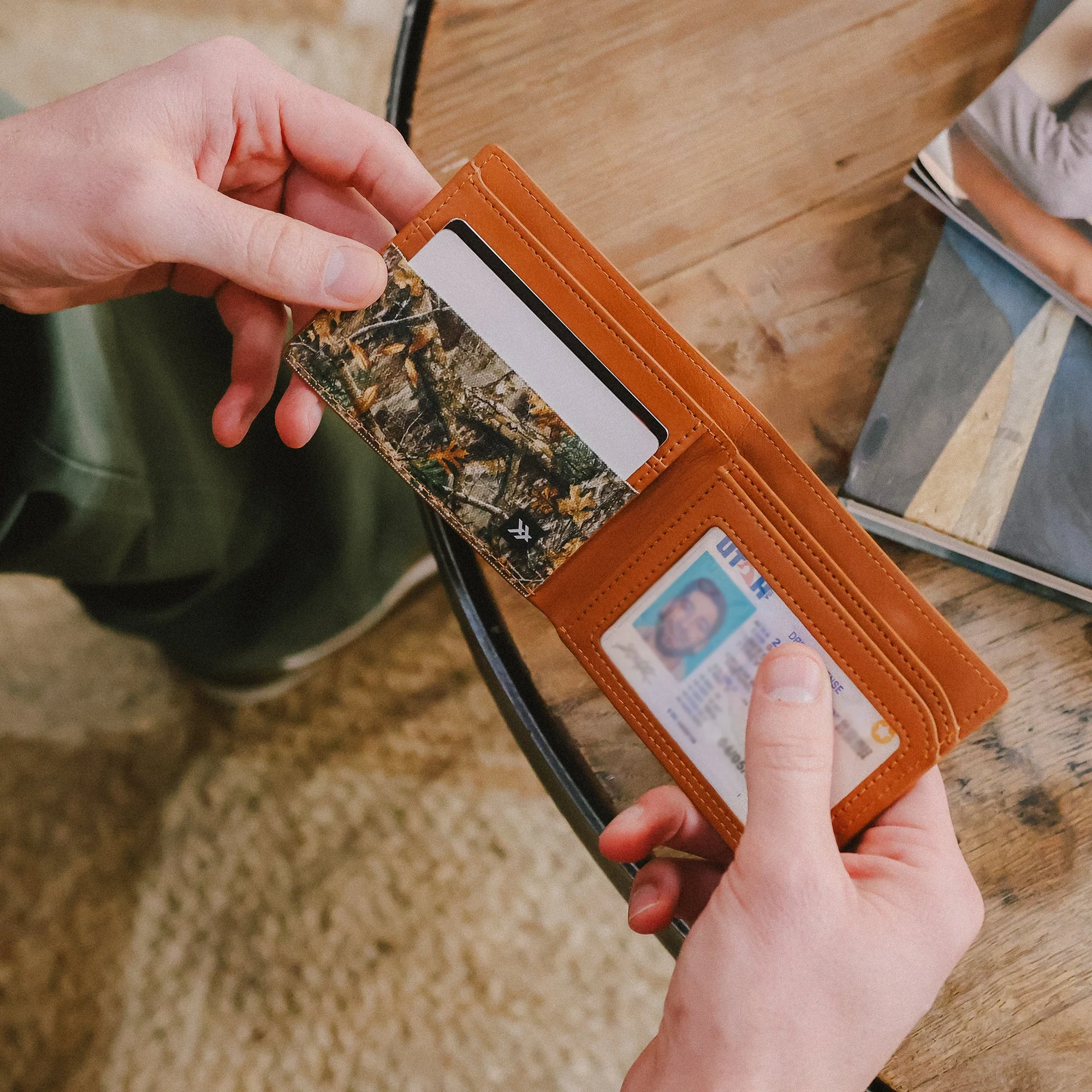 Thread Vegan Leather Bifold Wallet - Realtree Edge - Image 4