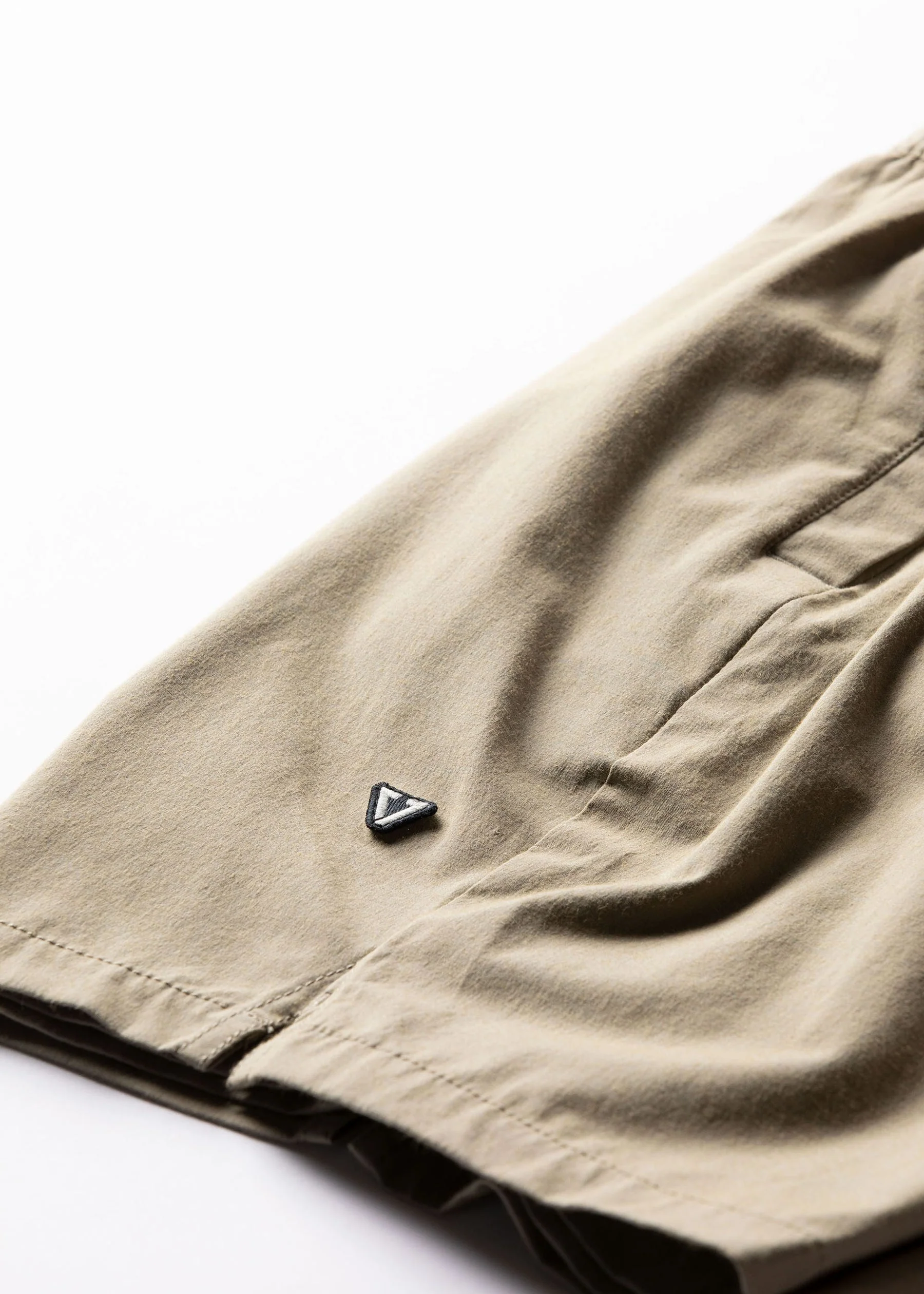 Vissla Alto 18" Hybrid Elastic Walkshort - Dark Khaki - Image 3