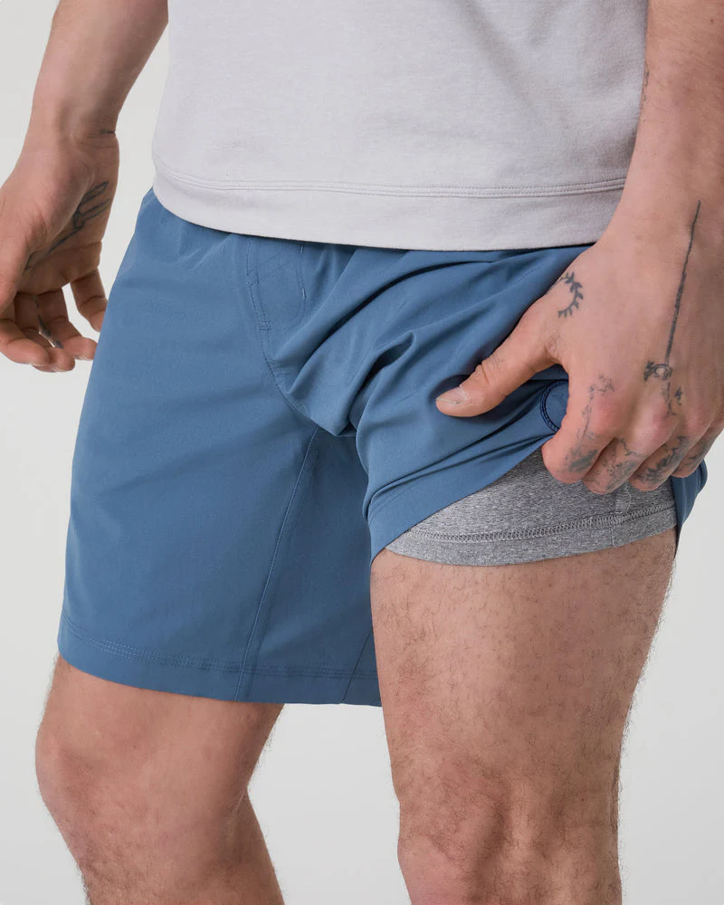 Vuori Kore Short Lined 7" - Pool Blue Tonal - Image 2